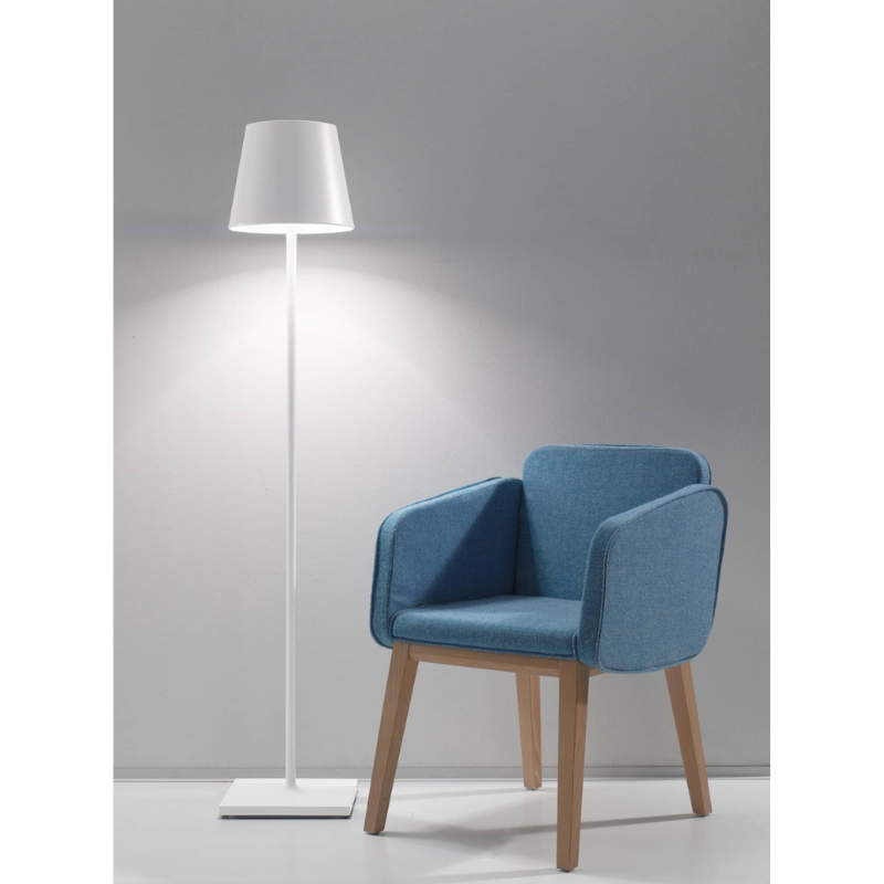 The Poldina Pro XXL Floor Lamp from Zafferano in a studio.