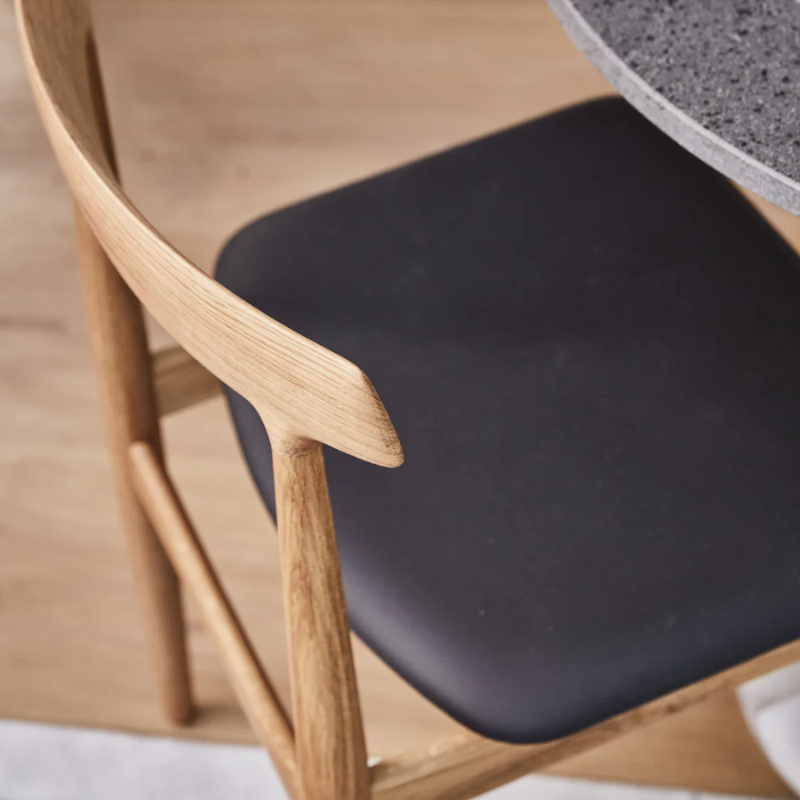 Eikund dining chair oak with black leather seat pad detailed view