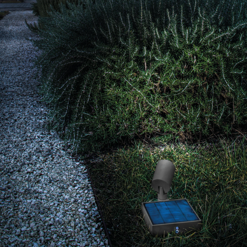 The Solar Spotlight from Zafferano in a garden.